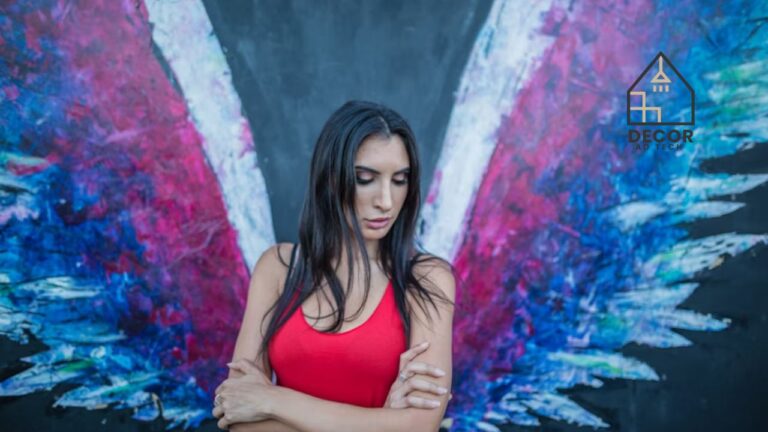 Nadia Foxx