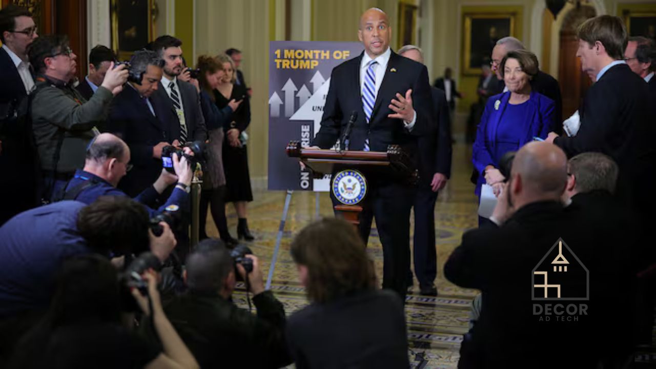 Cory Booker Bathroom Break Candid Moment Caught